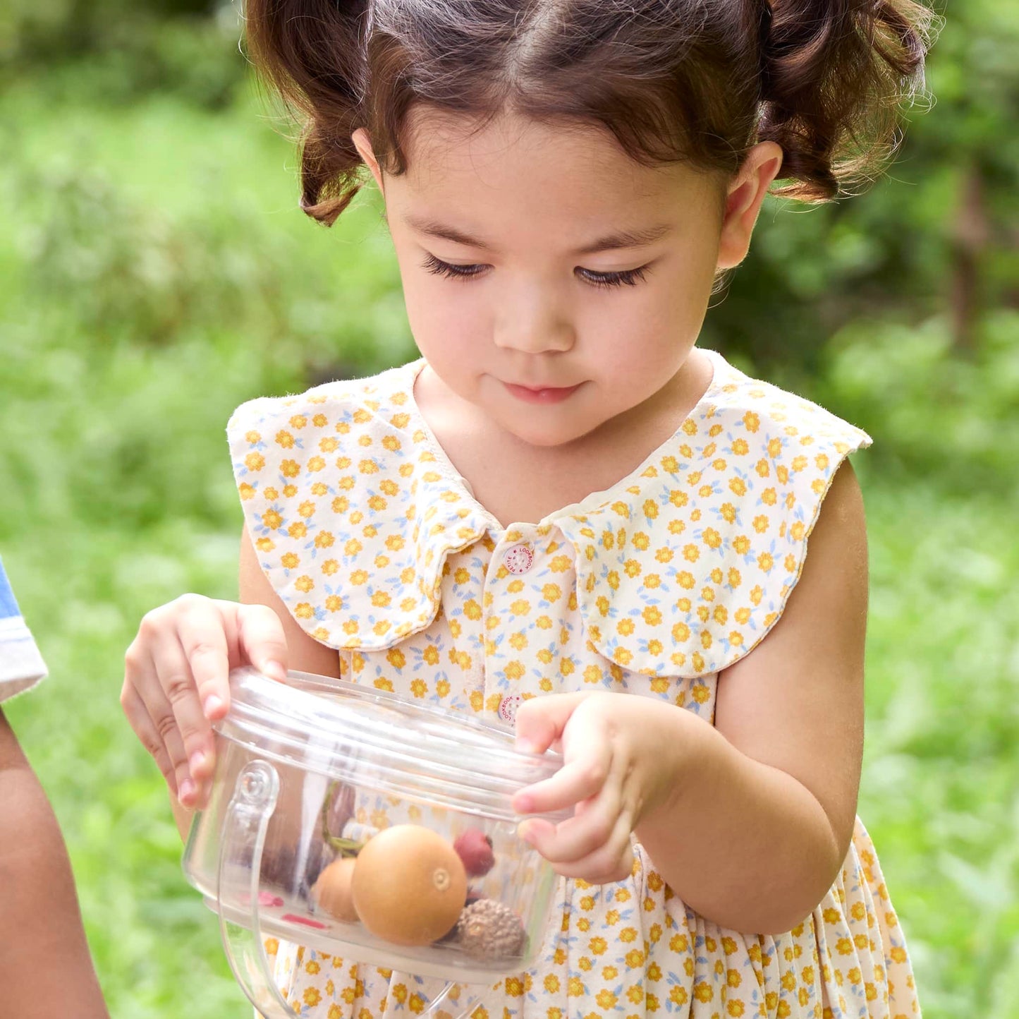 Carry and Discover Magnification Containers - Set of 2