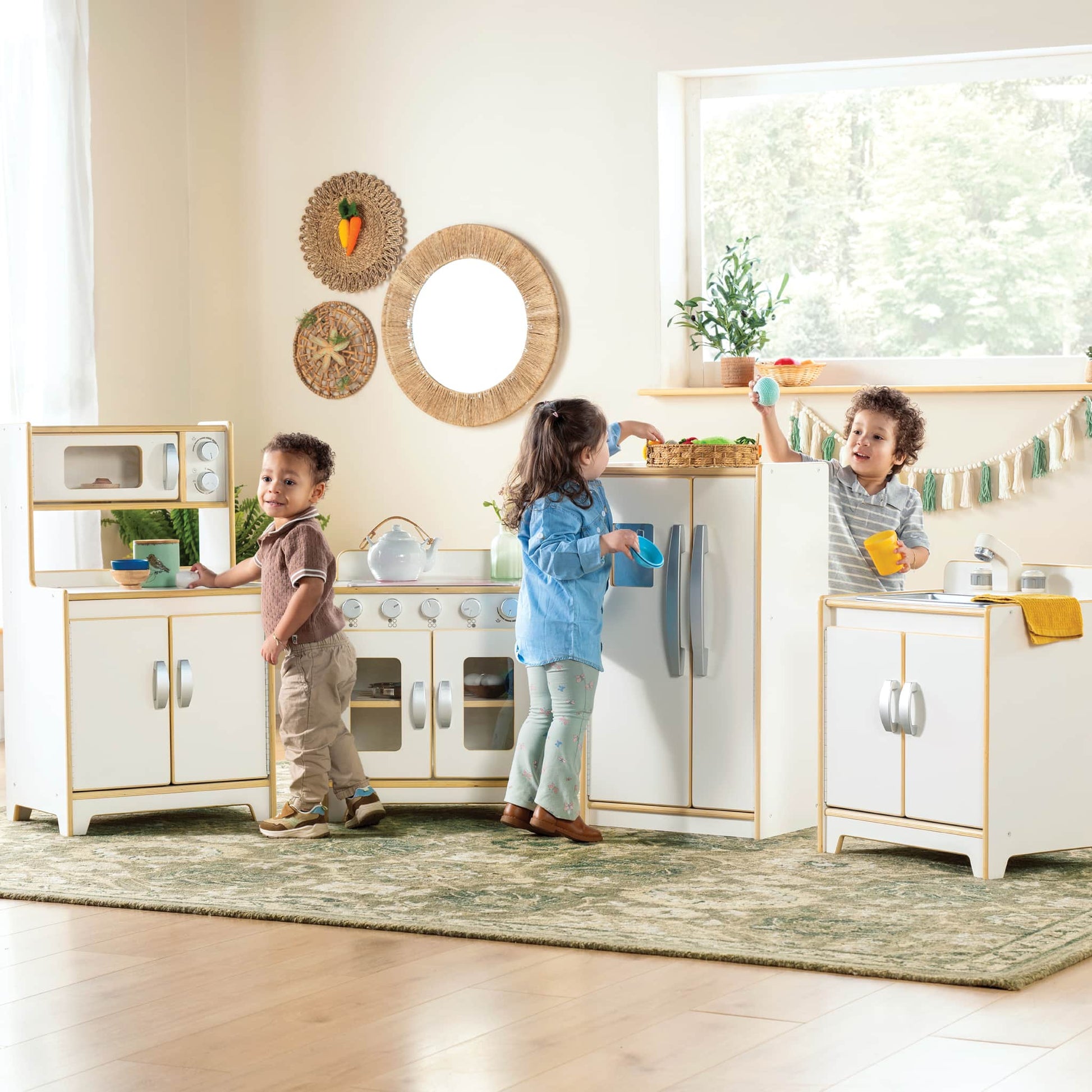 EdQ Kitchen Microwave and Cupboard
